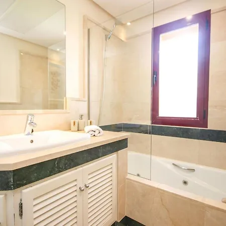 Riviera Andaluza إِستيبونا