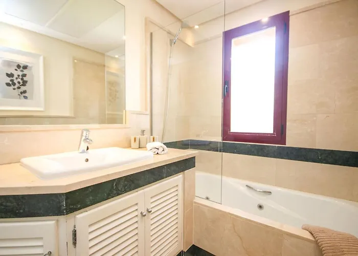 Riviera Andaluza إِستيبونا